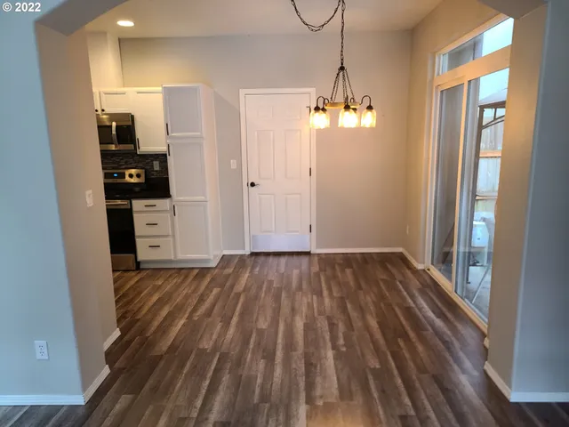 $409,999 | 667 Southeast 5th Avenue, Hillsboro, OR 97123