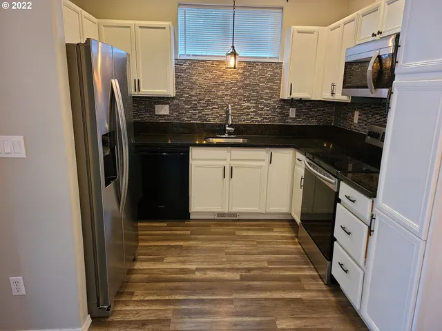 $409,999 | 667 Southeast 5th Avenue, Hillsboro, OR 97123