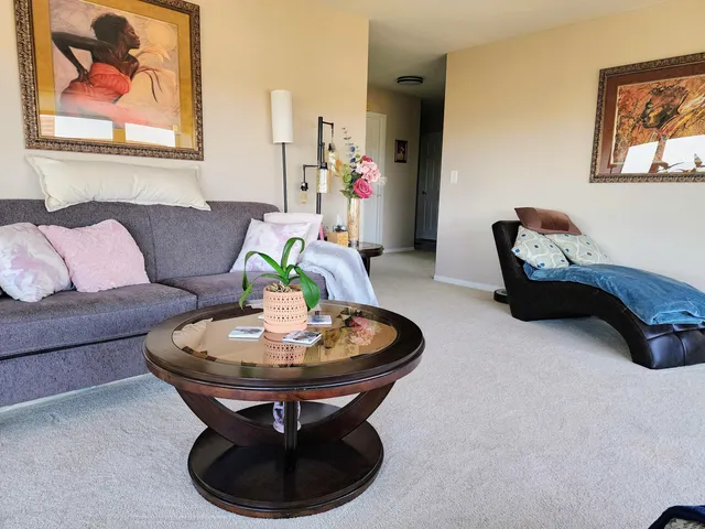 $224,000 | 5000 Town Centre, Unit 1404, Southfield, MI 48075