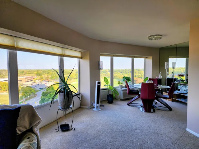 $224,000 | 5000 Town Centre, Unit 1404, Southfield, MI 48075