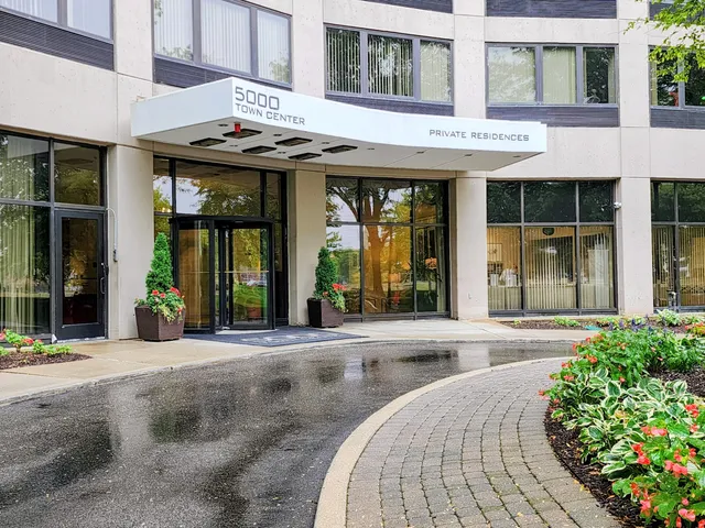 $224,000 | 5000 Town Centre, Unit 1404, Southfield, MI 48075