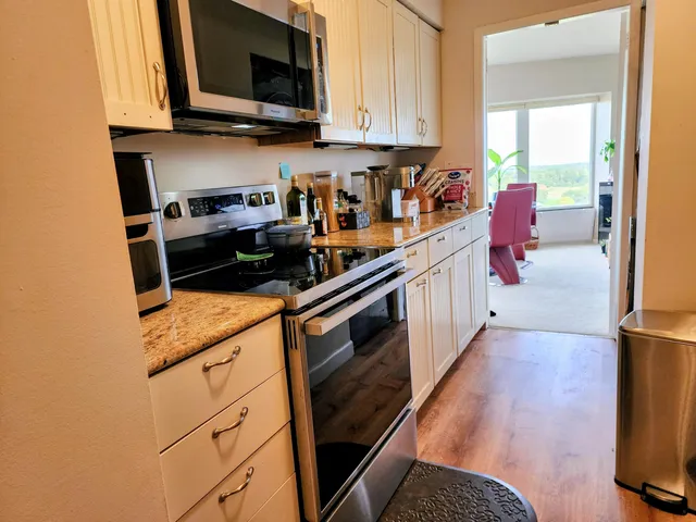 $224,000 | 5000 Town Centre, Unit 1404, Southfield, MI 48075