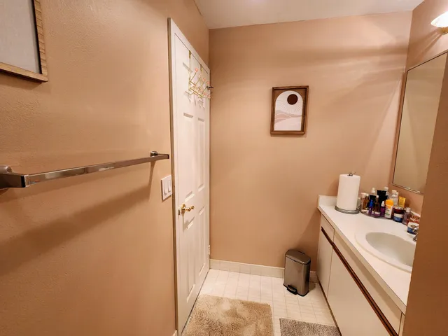 $224,000 | 5000 Town Centre, Unit 1404, Southfield, MI 48075