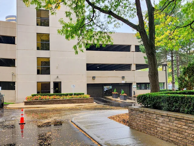 $224,000 | 5000 Town Centre, Unit 1404, Southfield, MI 48075