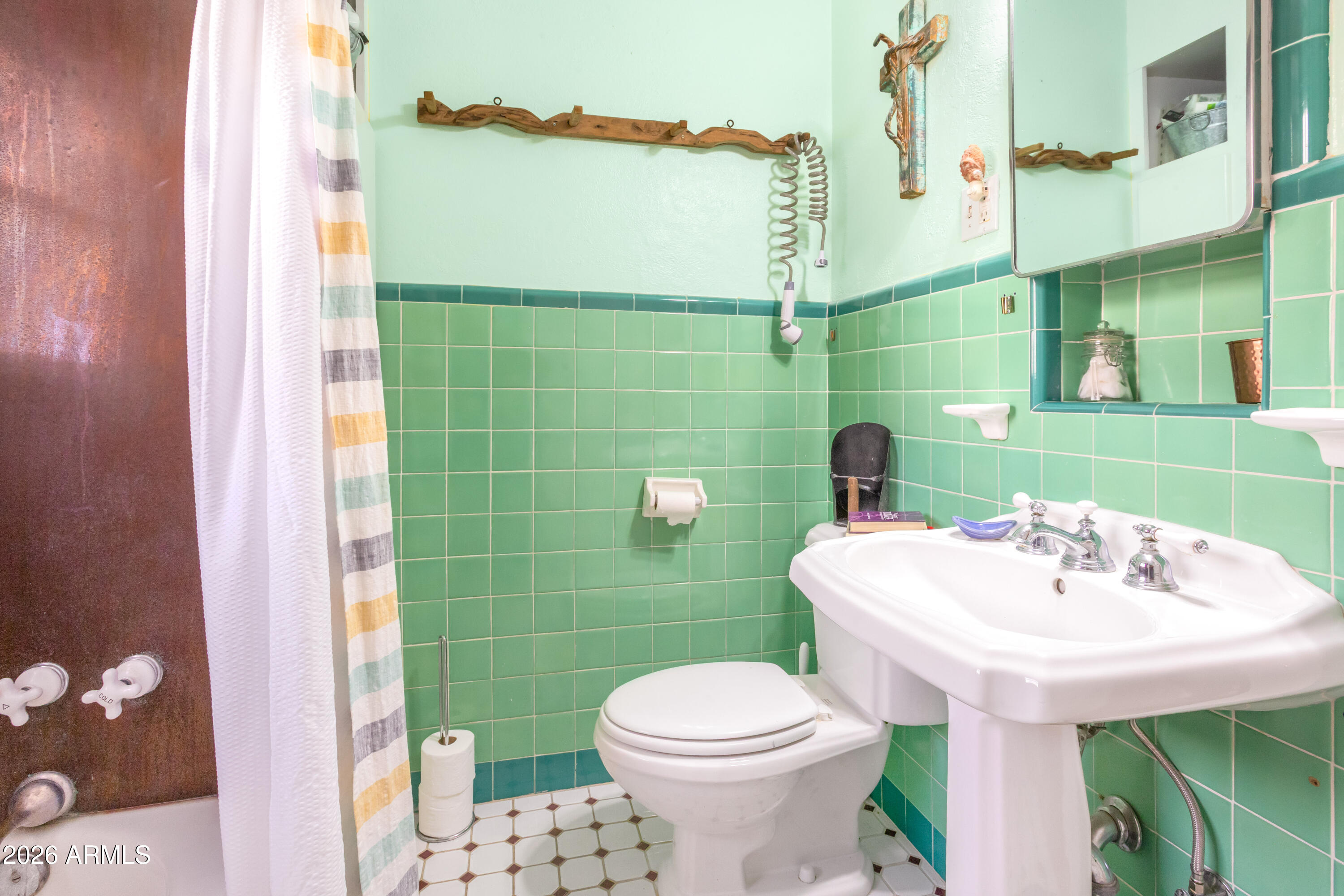 14 Maxfield Avenue Bisbee, AZ 85603 - Photo 24 of 40 Bathroom 2