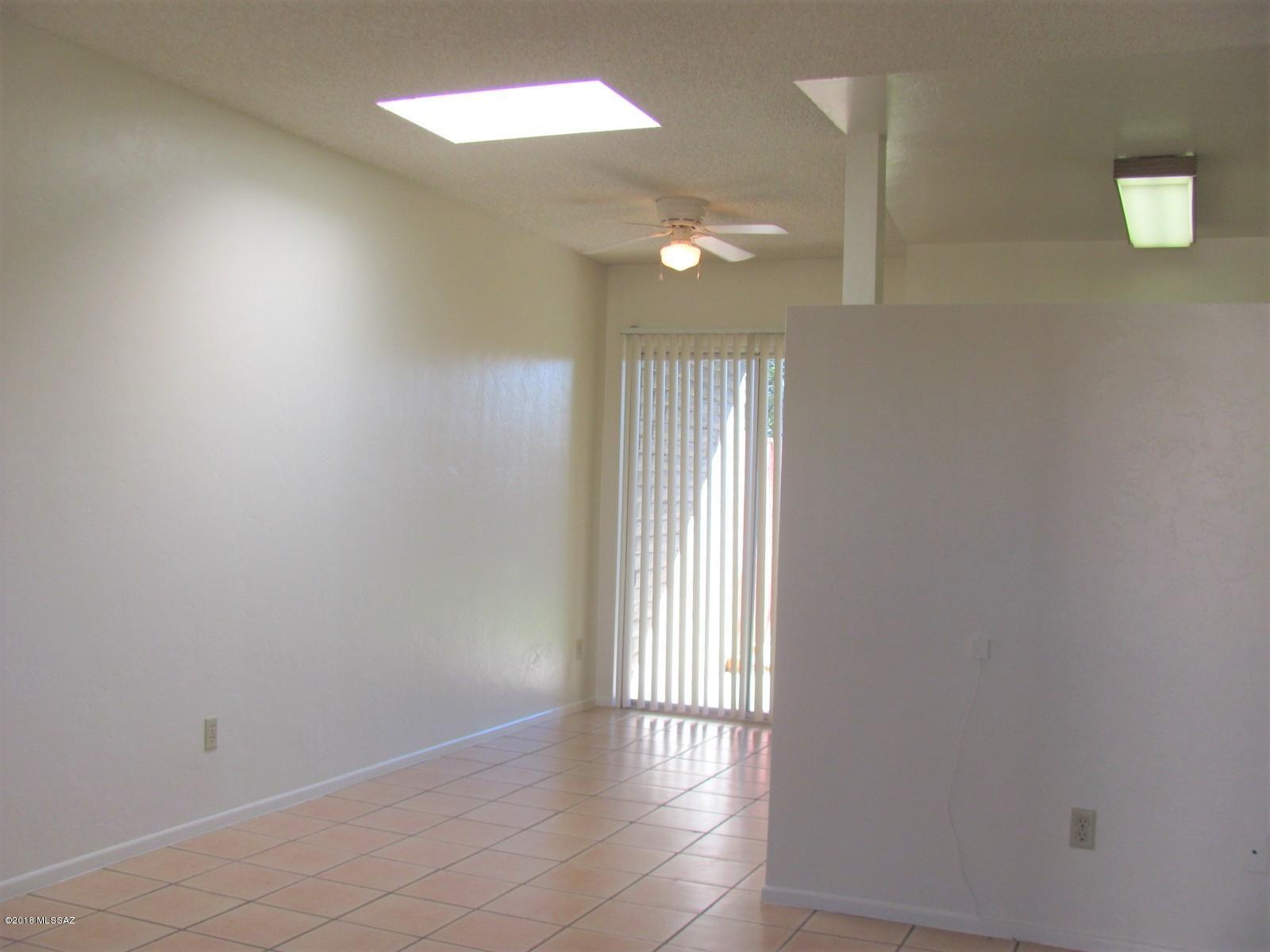 211 West Roger Road, Unit 19 Tucson, AZ 85705 - Photo 3 of 13