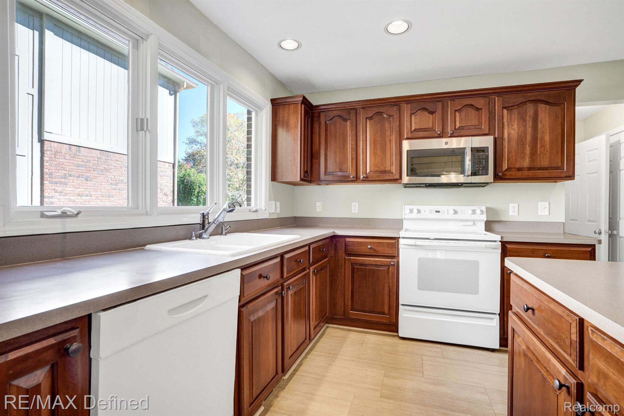3260 Fulham Drive Rochester, MI 48309 - Photo 10 of 42 Gallery Image 10