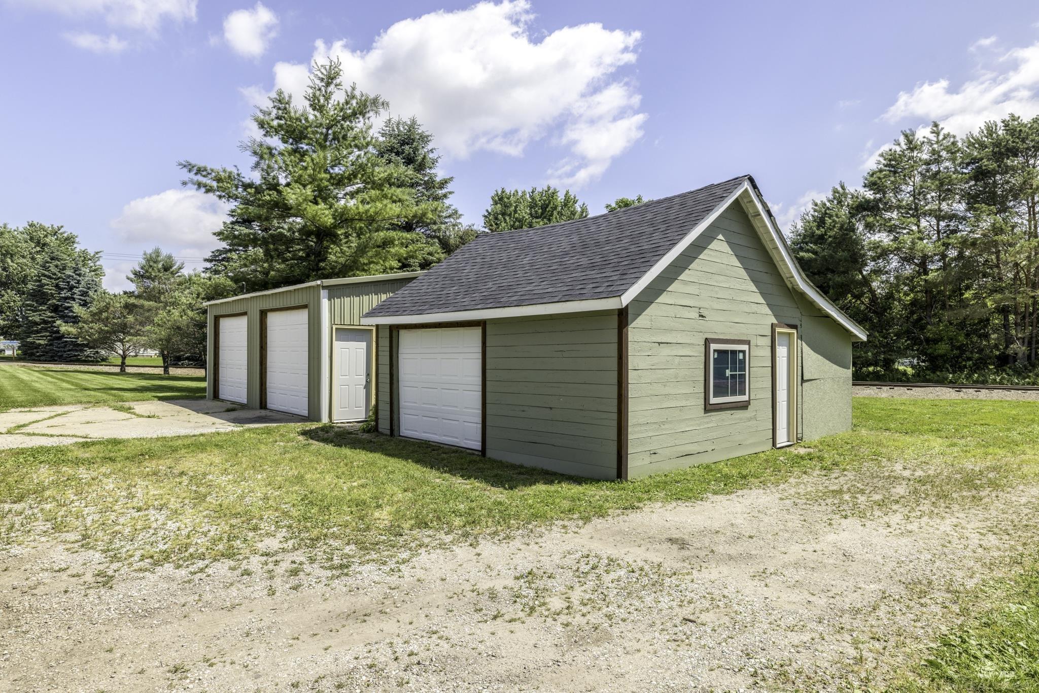 2649 Sherman Street Applegate, MI 48401 - Photo 3 of 37