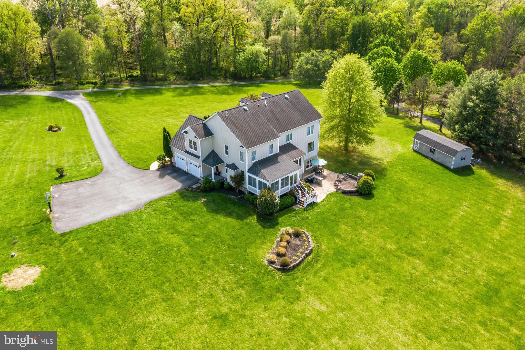 16527 Hampton Road Hamilton, VA 20158 - Photo 3 of 56 Nicely Landscaped