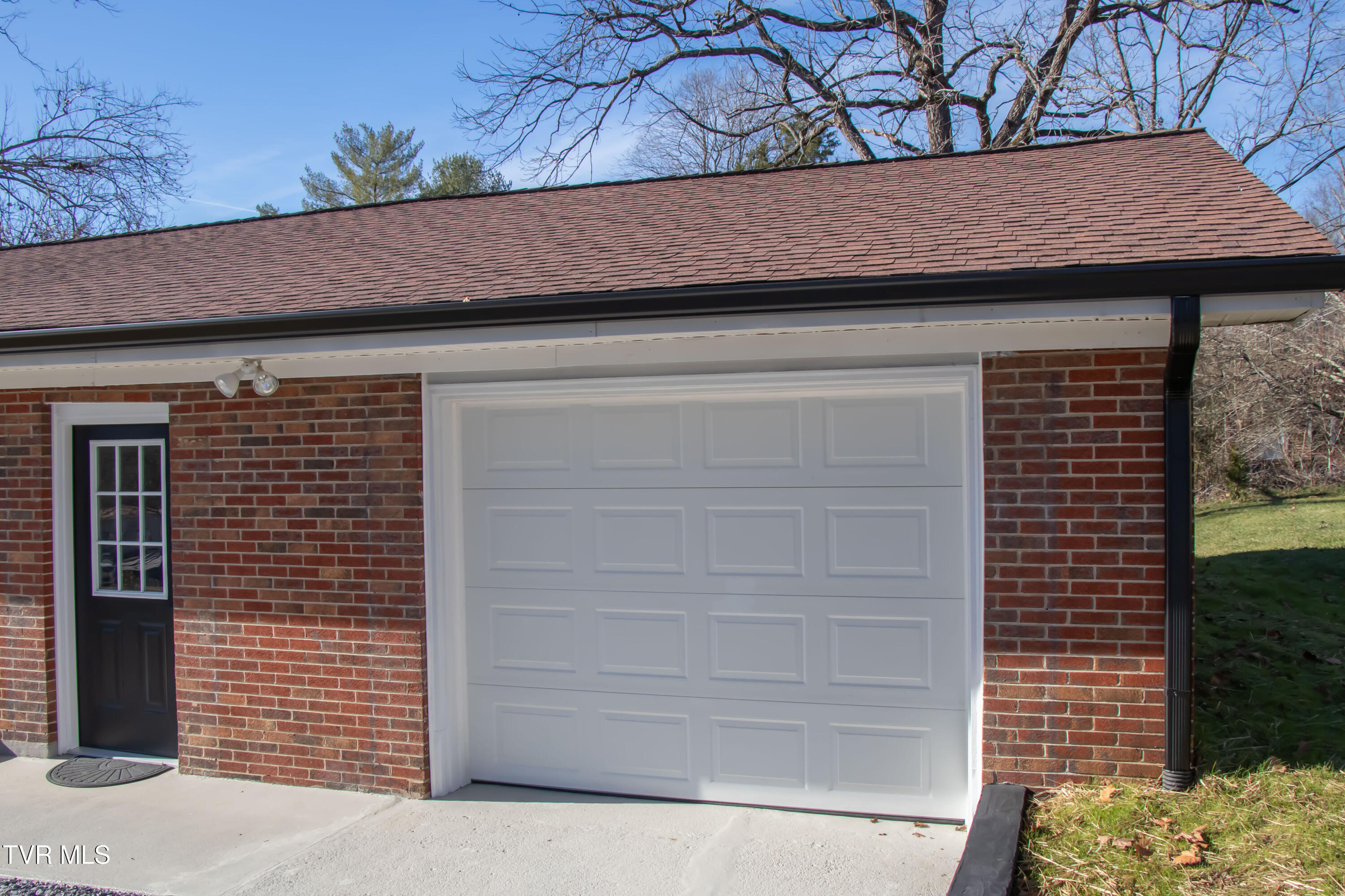 334 Sinking Springs Road Bristol, TN 37620 - Photo 3 of 55 Single car Garage