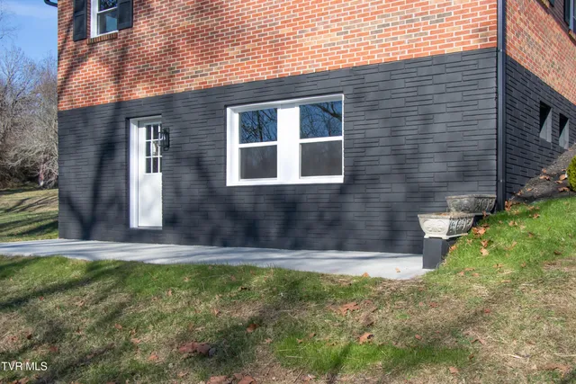 $349,900 | 334 Sinking Springs Road, Bristol, TN 37620