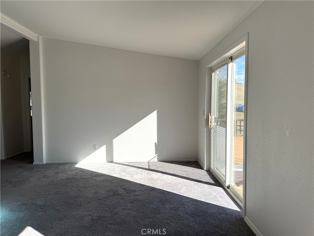 4190 Hackney Way Paso Robles, CA 93446 - Photo 18 of 40 an empty room with windows