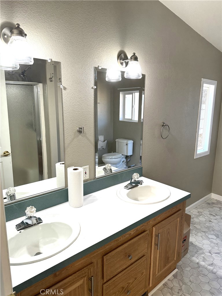 4190 Hackney Way Paso Robles, CA 93446 - Photo 24 of 40 Primary Bathroom