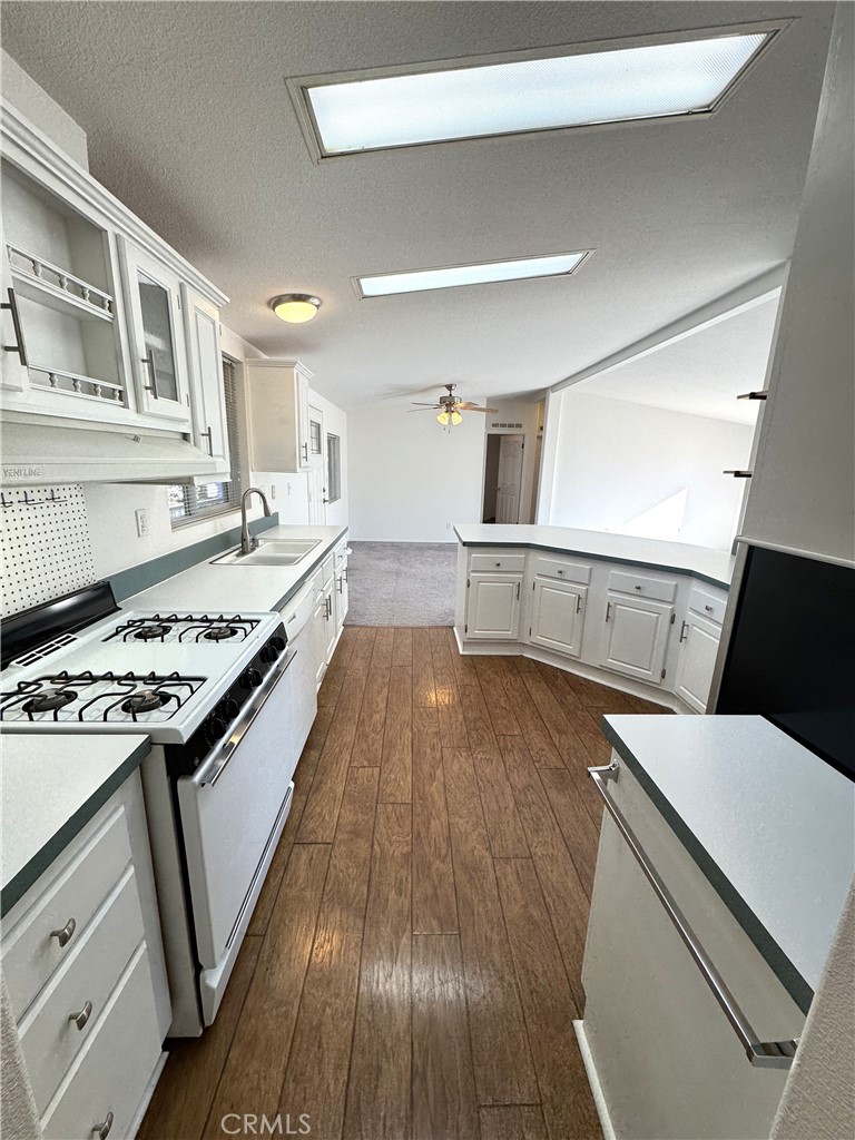 4190 Hackney Way Paso Robles, CA 93446 - Photo 10 of 40 Kitchen