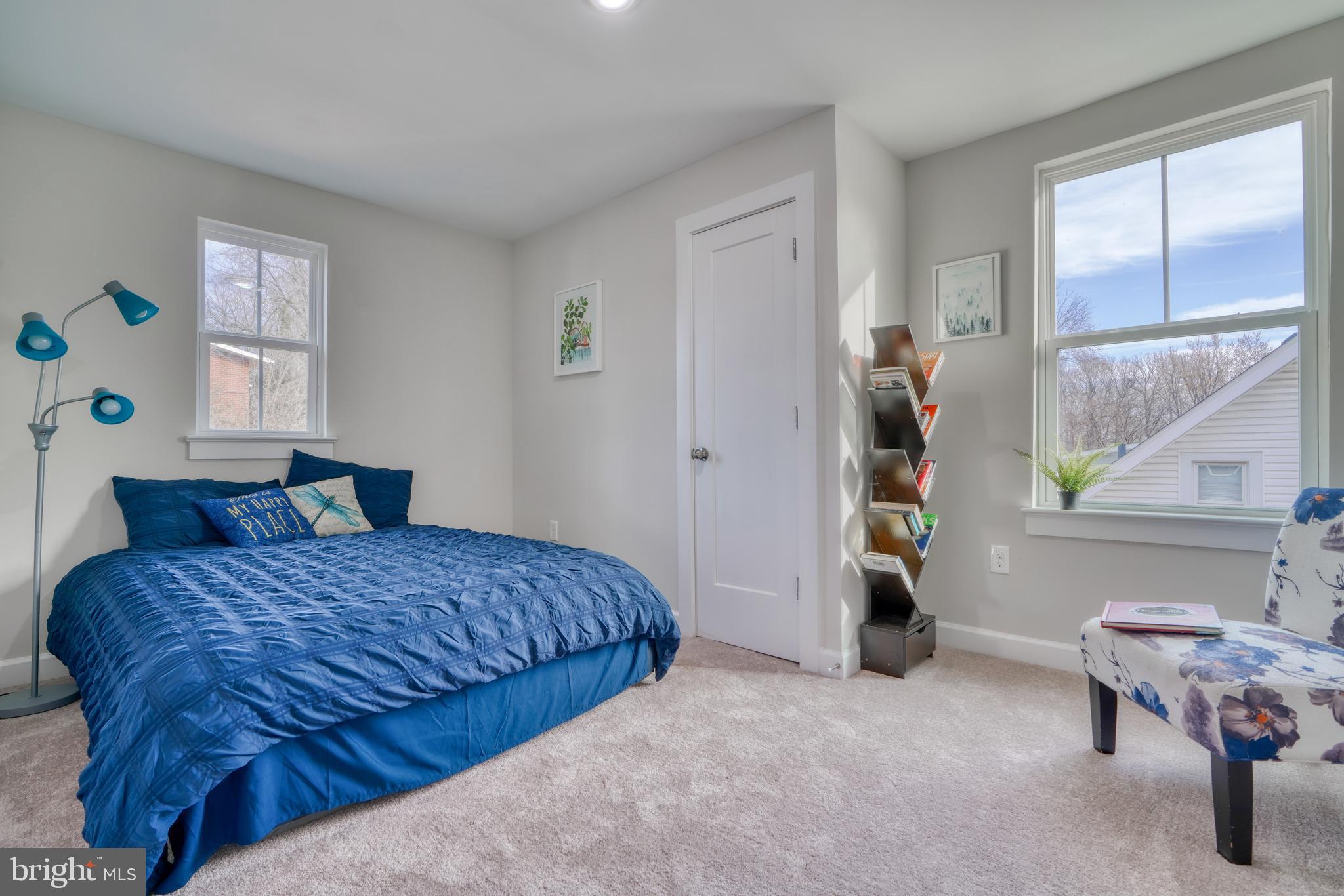 231 Mallow Hill Road Baltimore, MD 21229 - Photo 28 of 48 a bedroom with a bed and a window