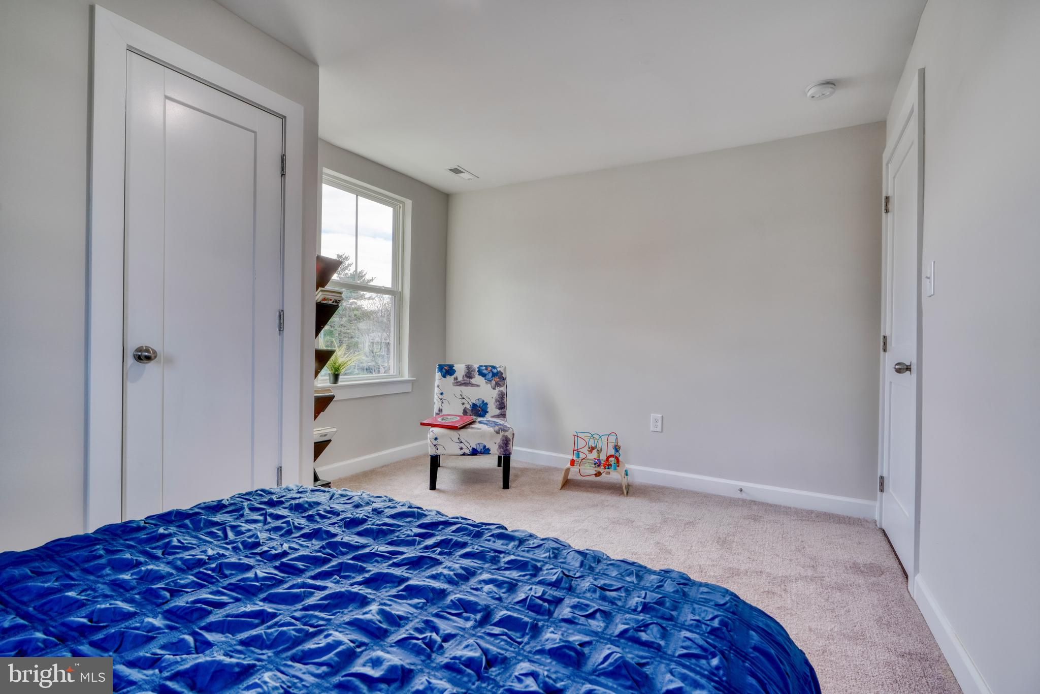231 Mallow Hill Road Baltimore, MD 21229 - Photo 29 of 48 a bedroom with a bed and a window