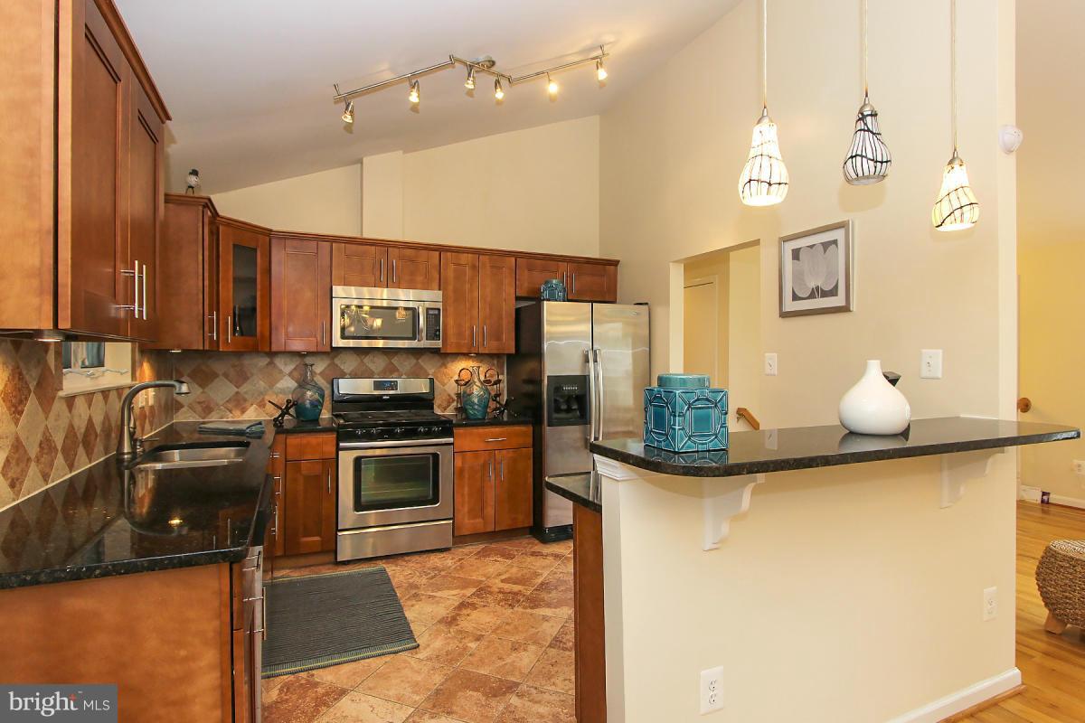 8904 Victoria Road Springfield, VA 22151 - Photo 11 of 30 Kitchen