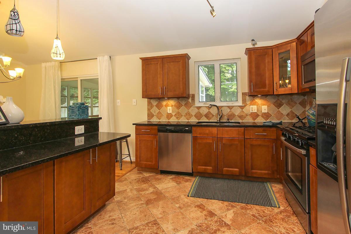 8904 Victoria Road Springfield, VA 22151 - Photo 14 of 30 Kitchen