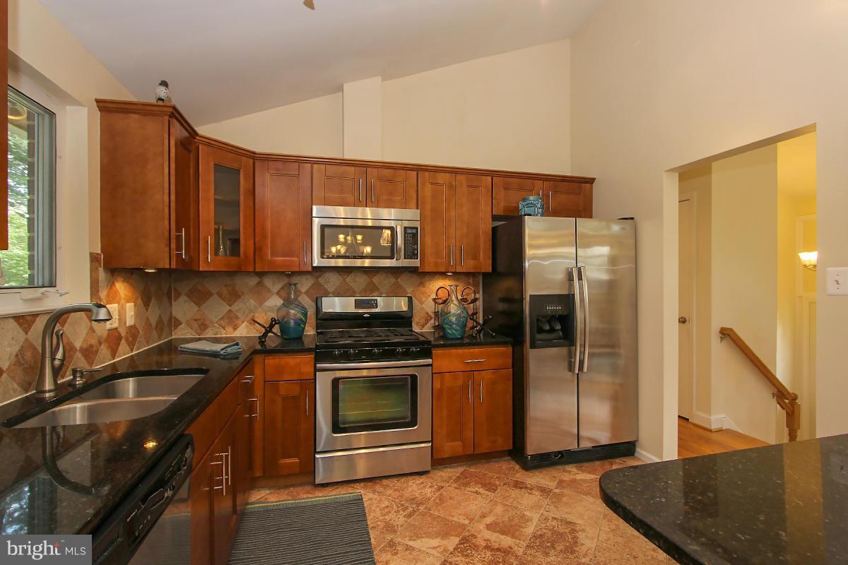 8904 Victoria Road Springfield, VA 22151 - Photo 15 of 30 Kitchen