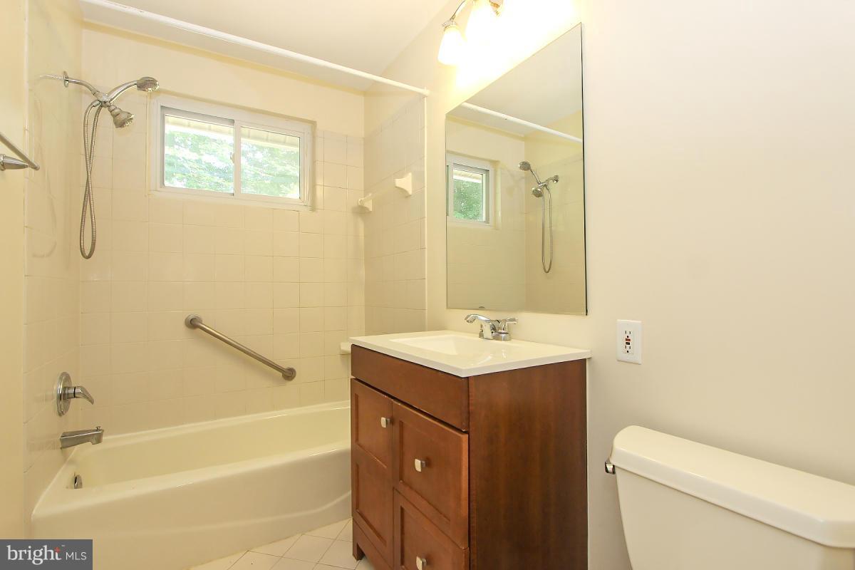 8904 Victoria Road Springfield, VA 22151 - Photo 18 of 30 Bath