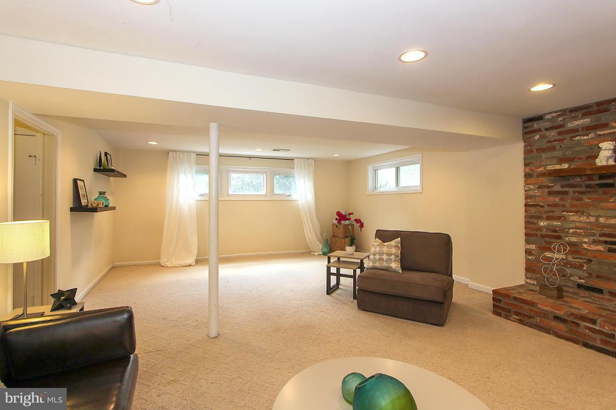 8904 Victoria Road Springfield, VA 22151 - Photo 24 of 30 Family Room