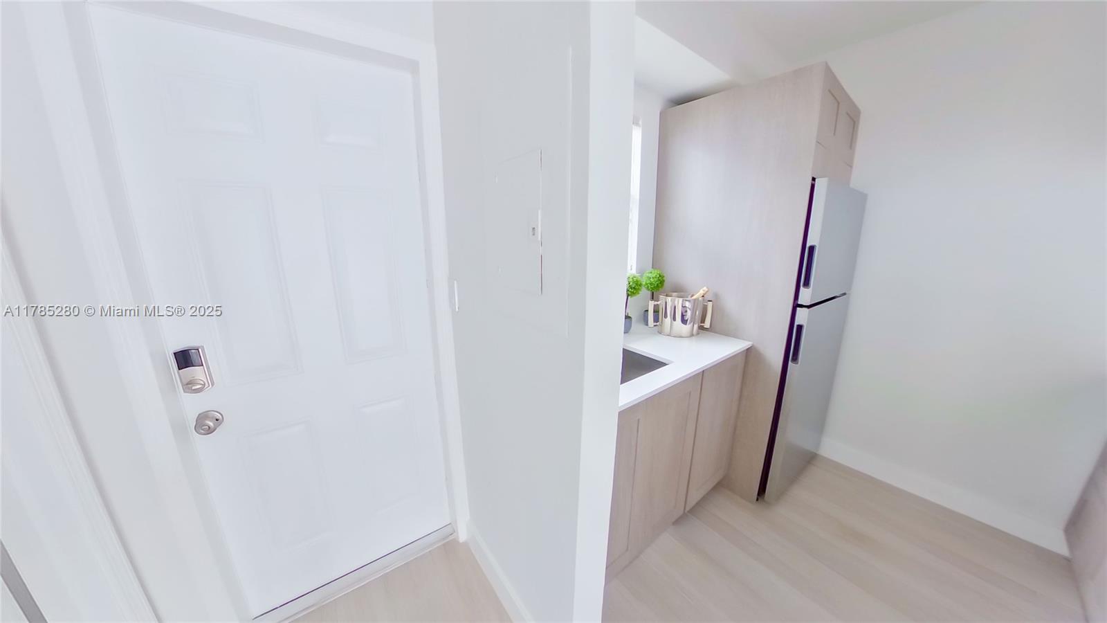 798 Crandon Boulevard, Unit 45B Key Biscayne, FL 33149 - Photo 6 of 22 a bathroom with a sink and tub