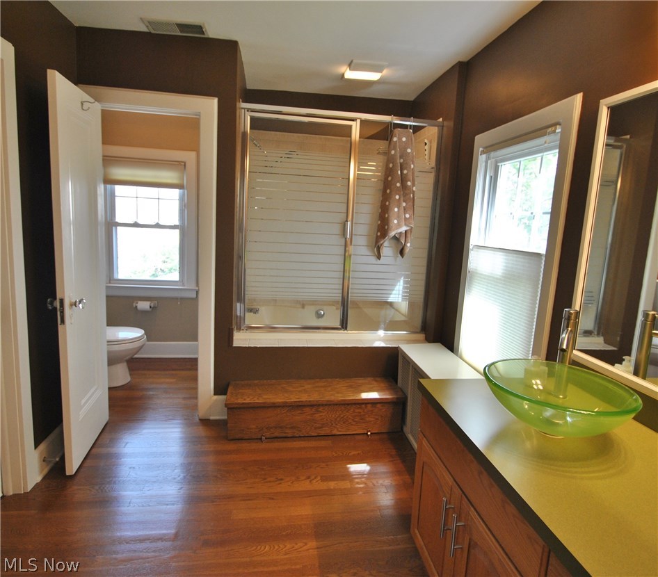 2881 Bellaire Road Silver Lake, OH 44224 - Photo 18 of 29 The master bath has a walk-in closet, whirlpool tub and vessel sink.
