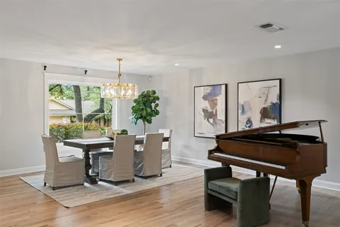 $1,075,000 | 8805 Point W Drive, Austin, TX 78759