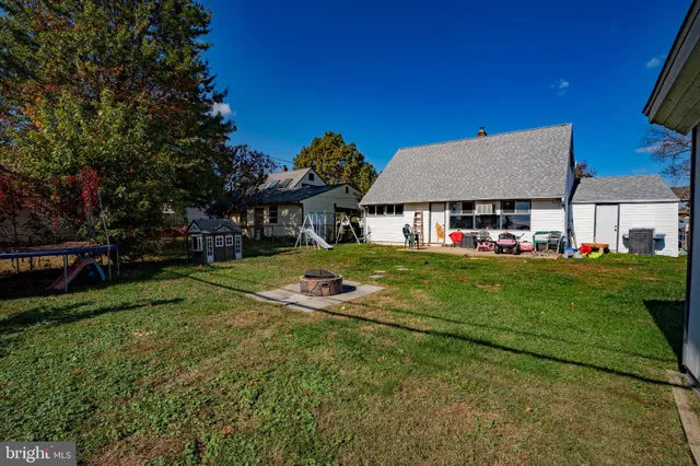 $385,000 | 86 Wildflower Road, Levittown, PA 19057