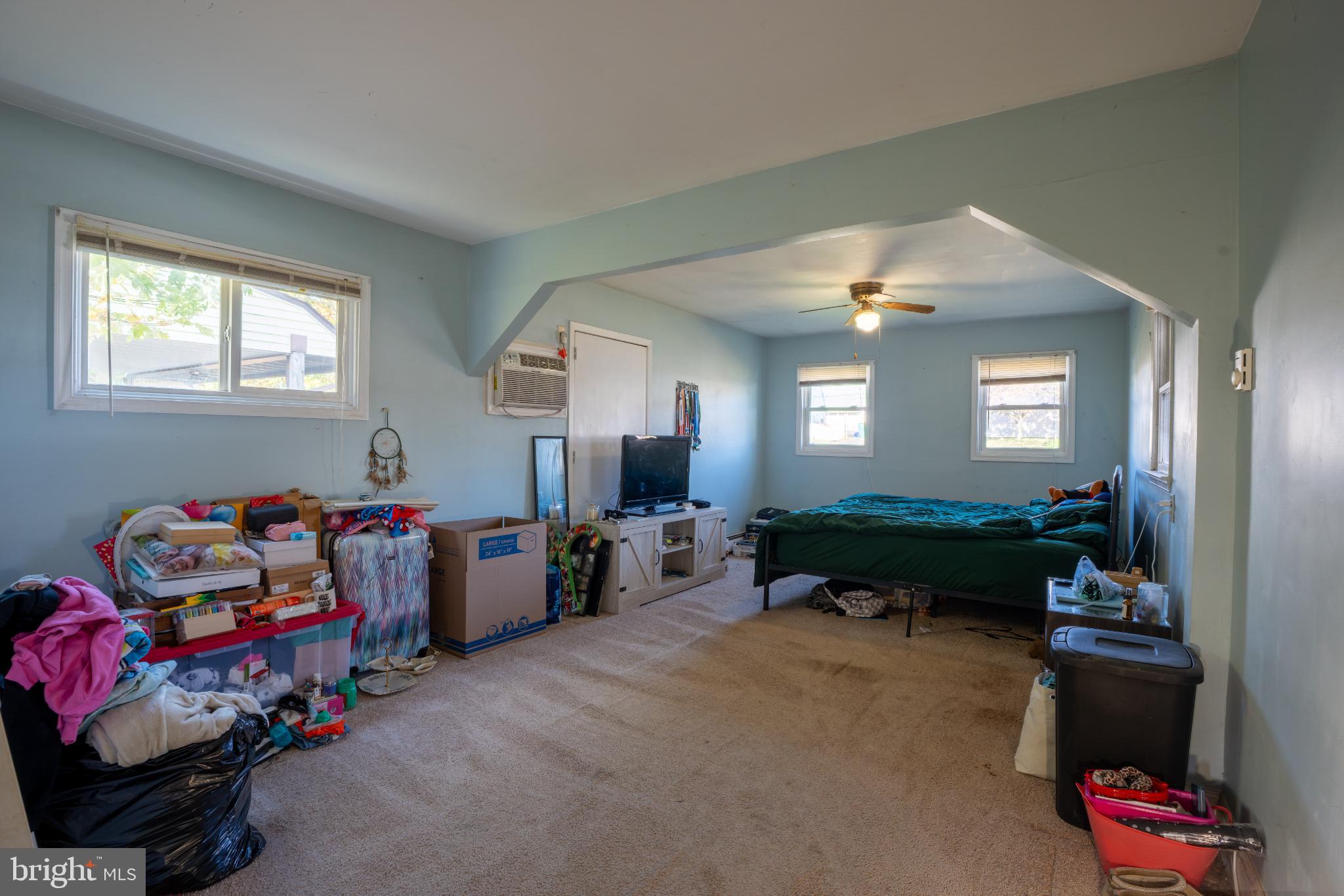 86 Wildflower Road Levittown, PA 19057 - Photo 9 of 17 Spacious room with natural light and potential.