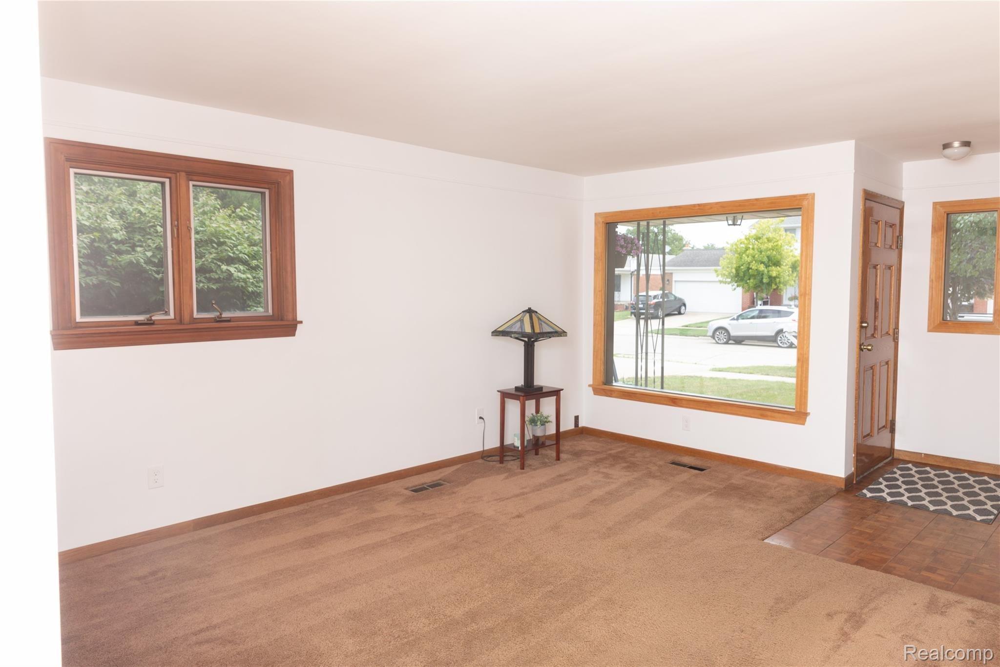 4902 Valley Road Trenton, MI 48183 - Photo 7 of 26 IMG_0065.jpg