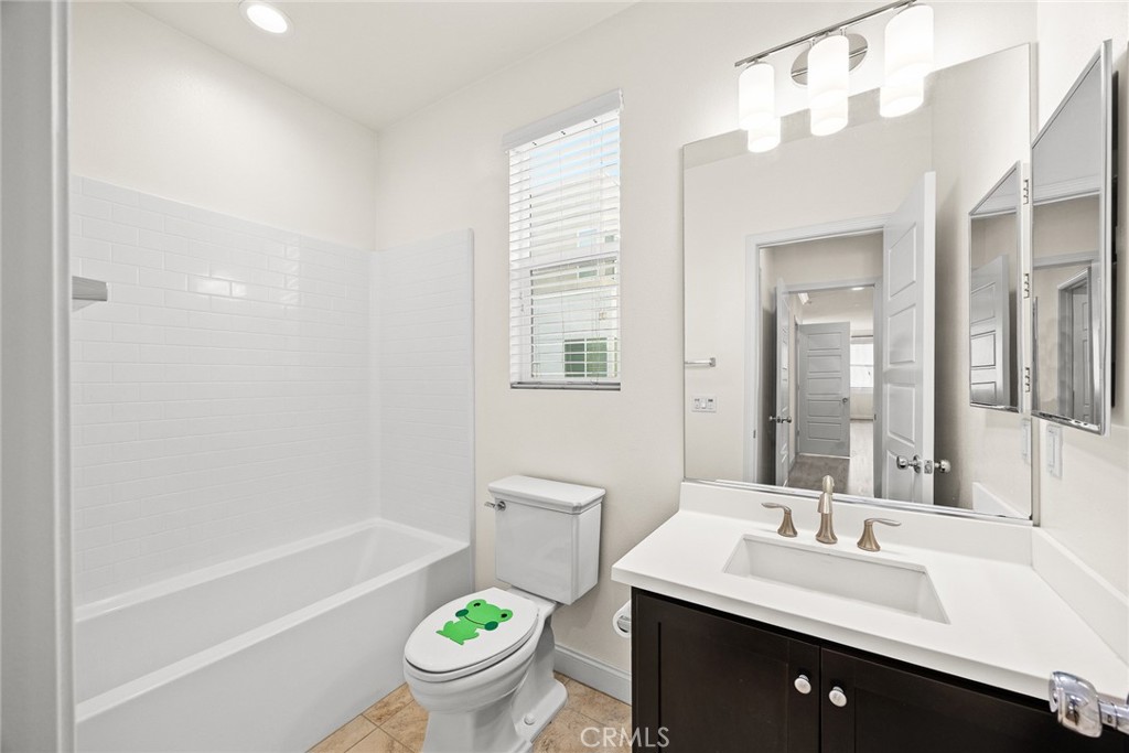 3632 Jackson Baldwin Park, CA 91706 - Photo 18 of 24 a bathroom with a sink toilet and bathtub