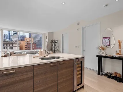 $5,900 | 1 Franklin Street, Unit 1109, Boston, MA 02110