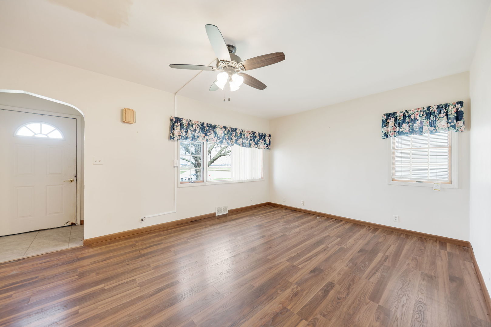 105 Seiler Street Martinton, IL 60951 - Photo 2 of 23