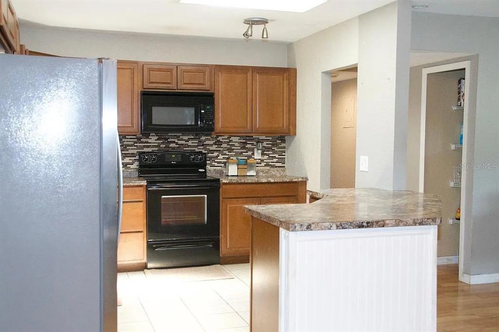 2809 Gulfstream Road Orlando, FL 32805 - Photo 4 of 23 Gallery Image 4