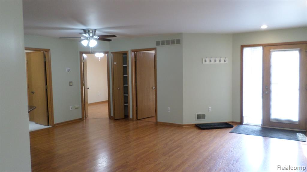 33831 Hooker Road, Unit 6 New Baltimore, MI 48047 - Photo 6 of 34