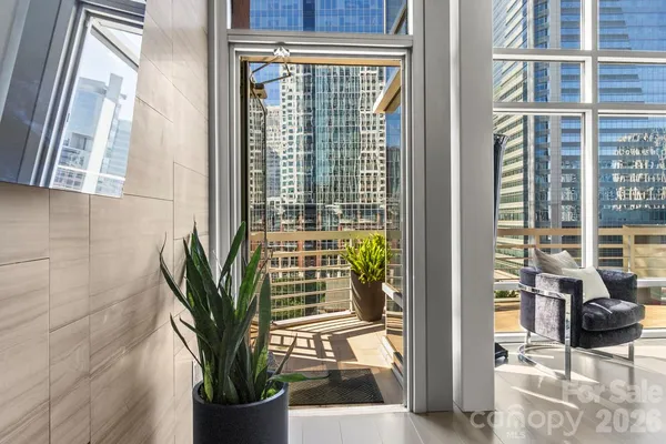 $1,825,000 | 435 South Tryon Street, Unit 901, Charlotte, NC 28202