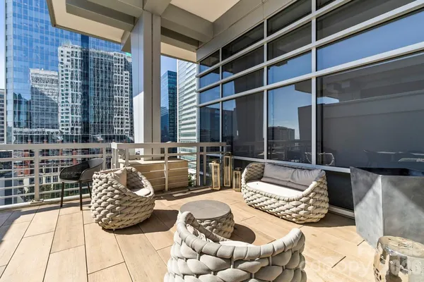 $1,825,000 | 435 South Tryon Street, Unit 901, Charlotte, NC 28202