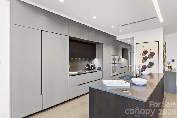 $1,825,000 | 435 South Tryon Street, Unit 901, Charlotte, NC 28202