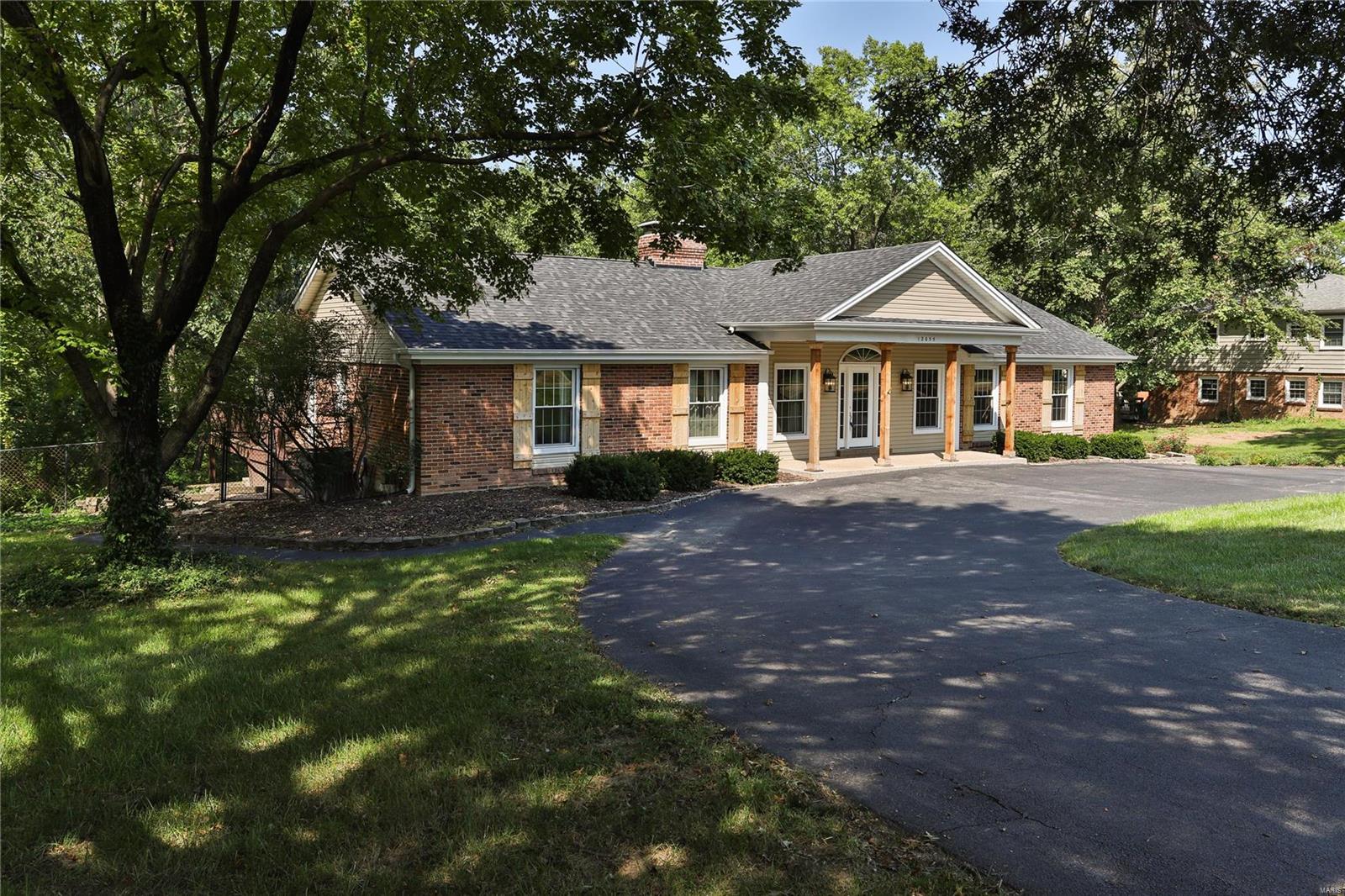 12055 Point Oak Road St. Louis, MO 63131 - Photo 2 of 62 Gallery Image 2
