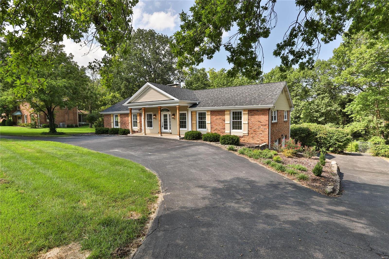 12055 Point Oak Road St. Louis, MO 63131 - Photo 4 of 62 Gallery Image 4