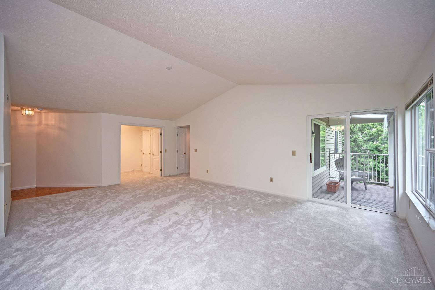 7905 Ramble View, Unit 301 Cincinnati, OH 45231 - Photo 8 of 44