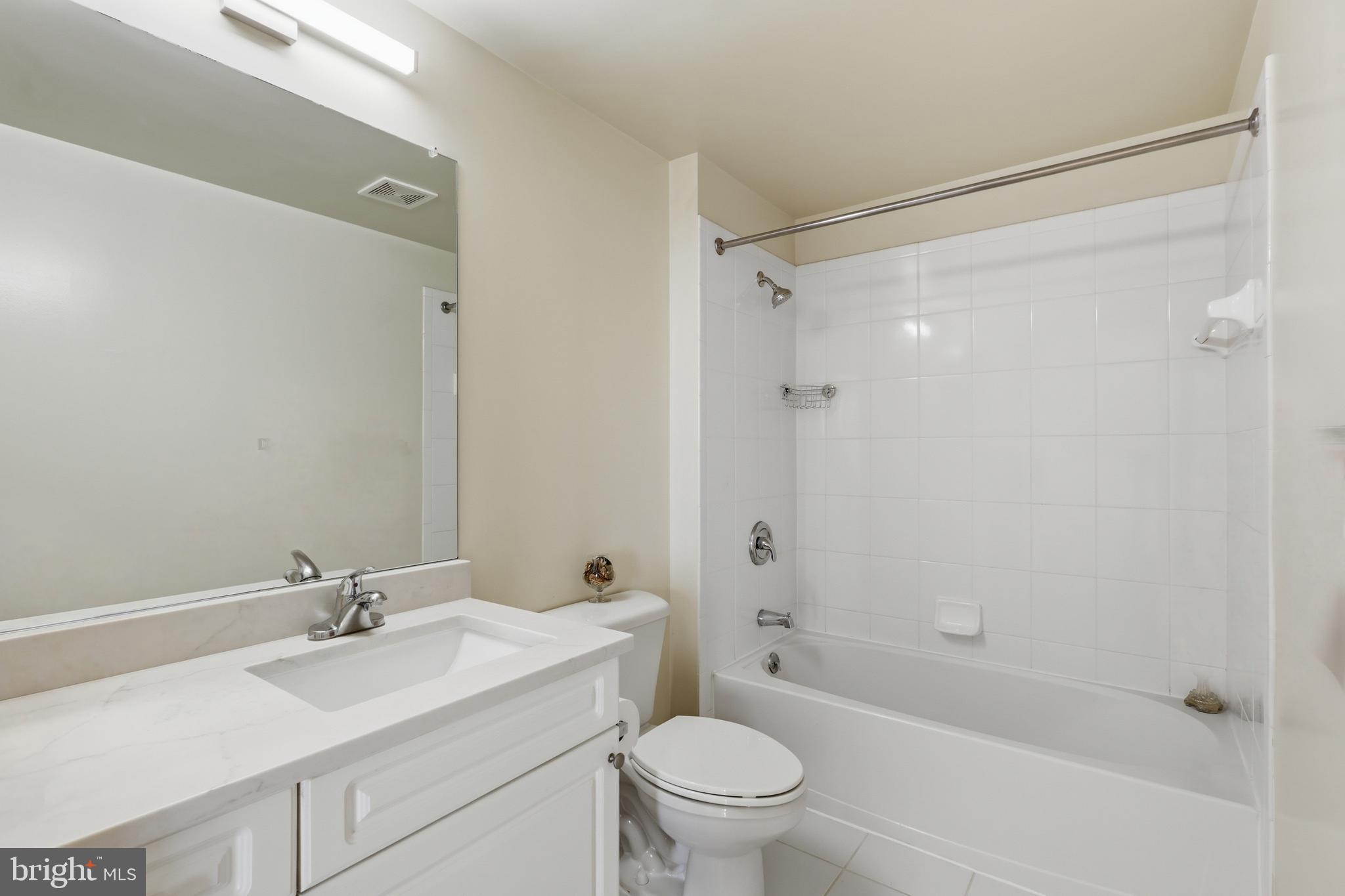 2726 Gallows Road, Unit 1309 Vienna, VA 22180 - Photo 22 of 43 Gallery Image 22