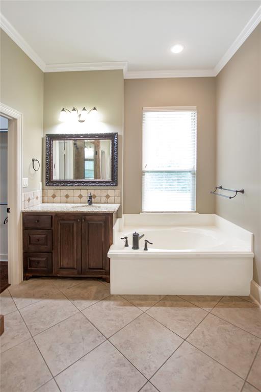 15207 Maple Leaf Court Tyler, TX 75707 - Photo 21 of 29 a spacious bathroom with a tub sink and mirror
