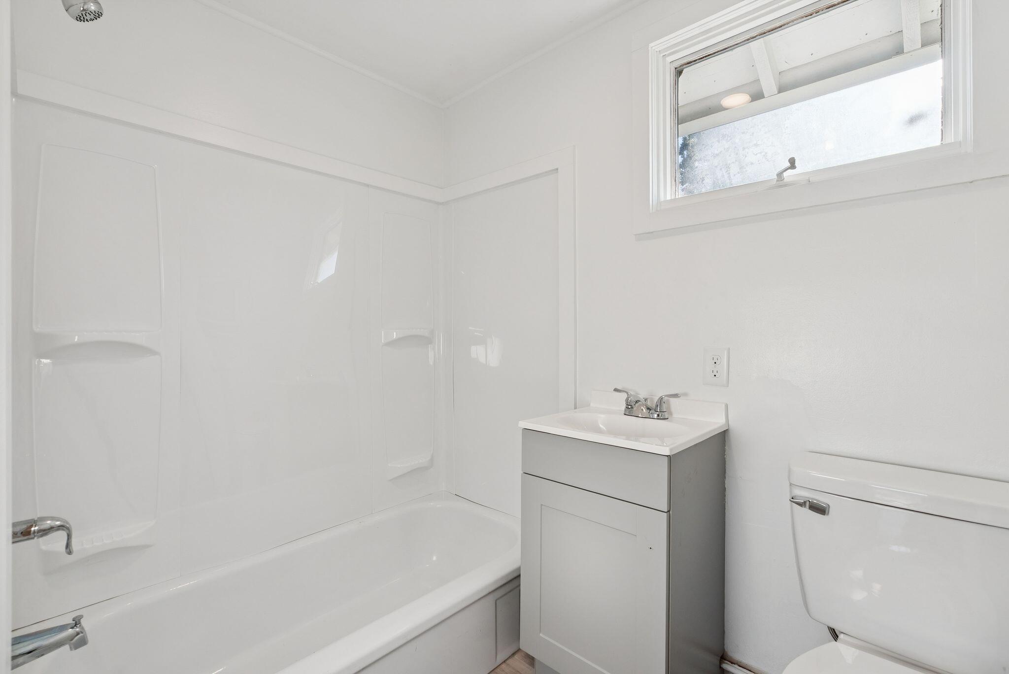 994 Portland Road, Unit 14 Saco, ME 04072 - Photo 12 of 24 DSC08387