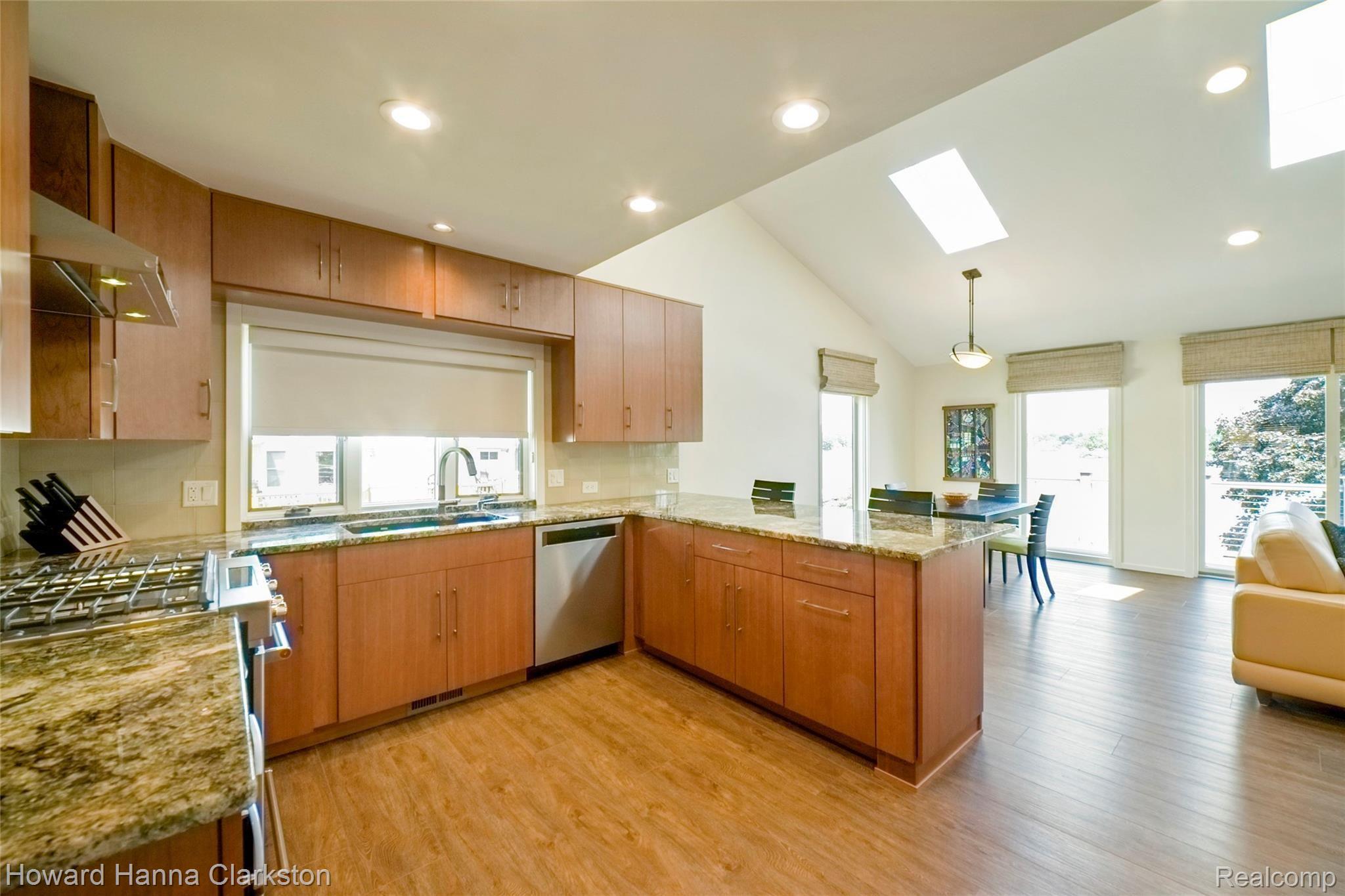 10058 King Road Davisburg, MI 48350 - Photo 5 of 54 014-photo-kitchen-8471312.jpg
