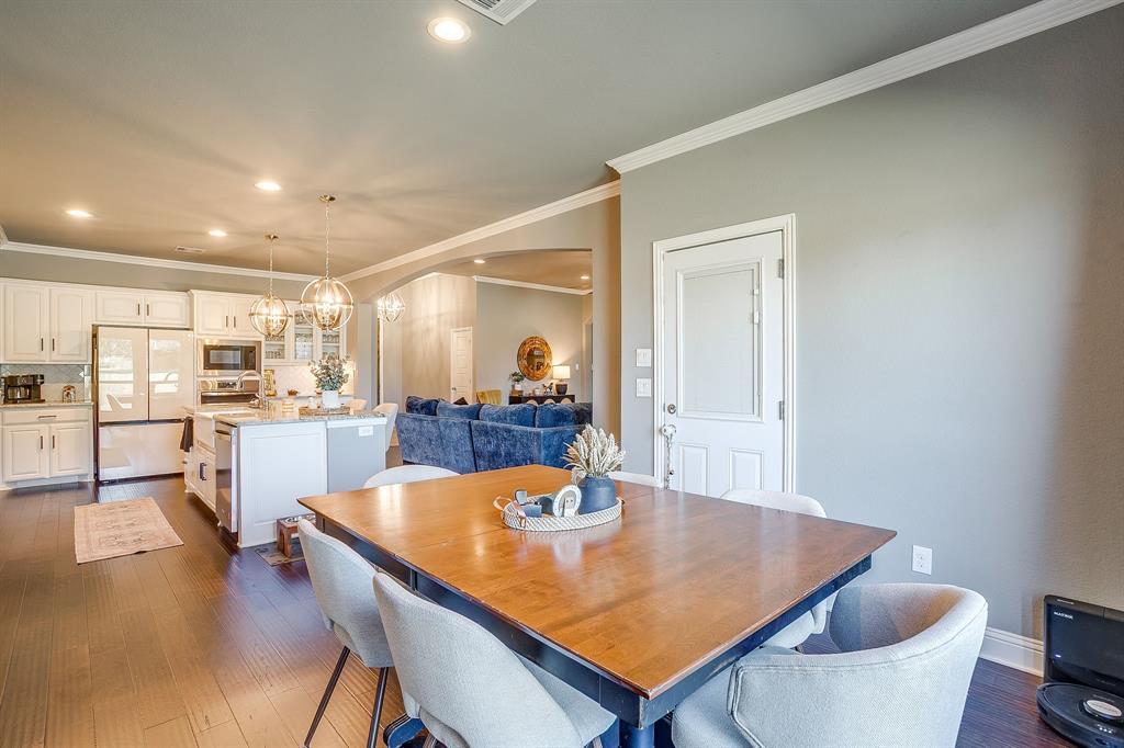 112 Lone Star Way Godley, TX 76044 - Photo 13 of 40 a kitchen with a table and chairs