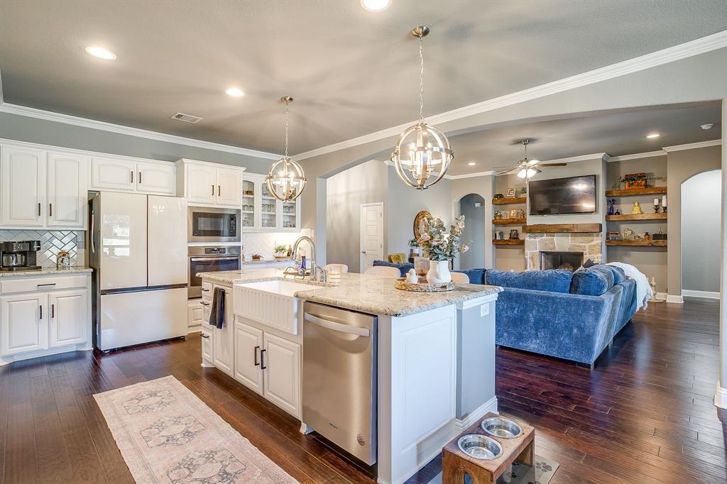 112 Lone Star Way Godley, TX 76044 - Photo 7 of 40