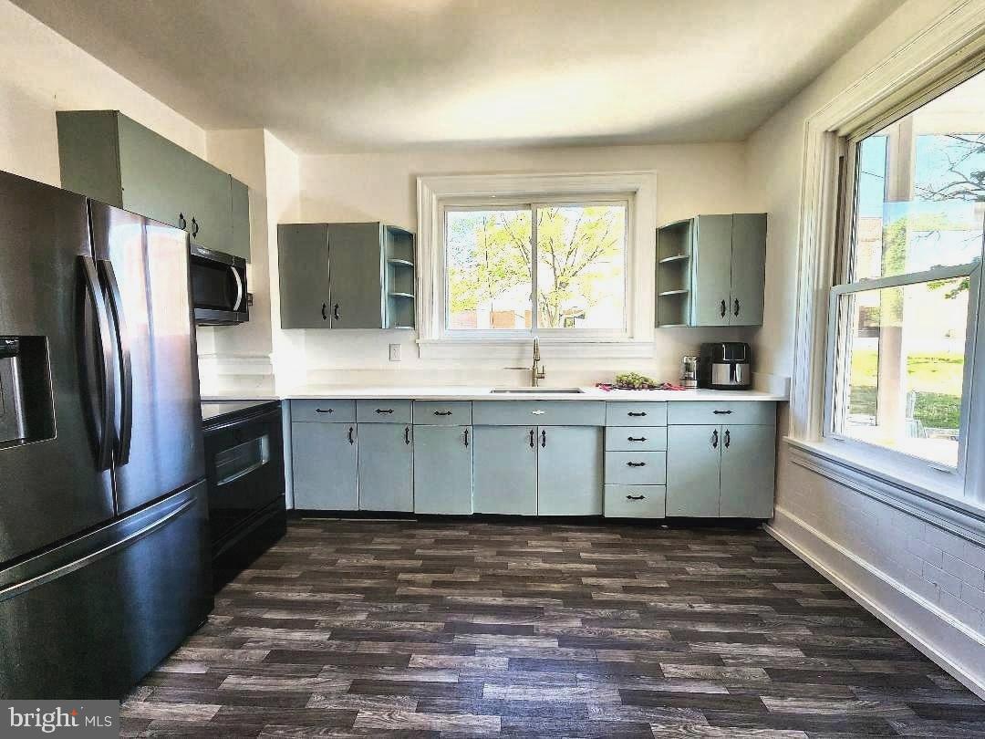 515 Fourth Street Shenandoah, VA 22849 - Photo 21 of 69 a kitchen with a sink stove and refrigerator