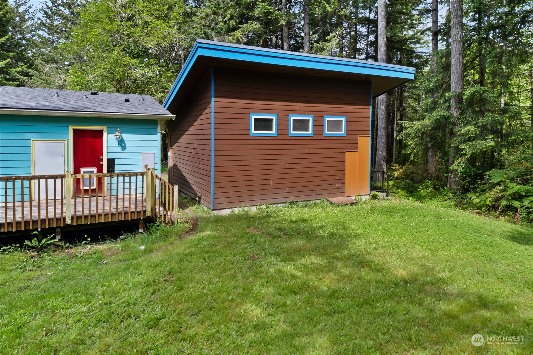 7342 Steamboat Island Road Northwest Olympia, WA 98502 - Photo 26 of 40 a front view of a house with garden